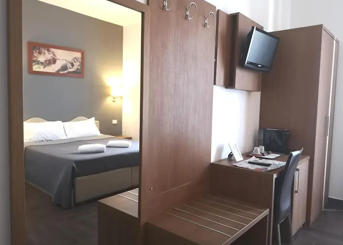 호텔 Travellers 2*