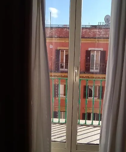 호텔 Travellers 2*