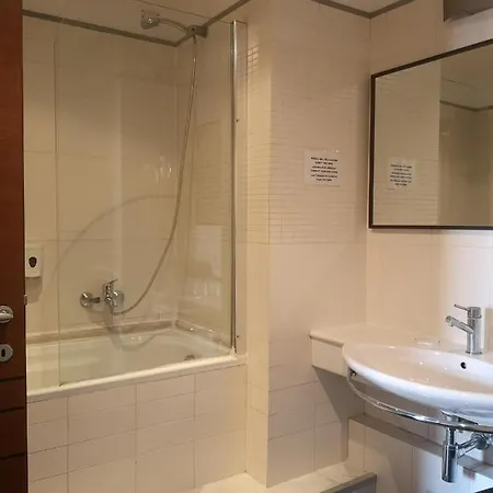 Hotel Travellers Rome