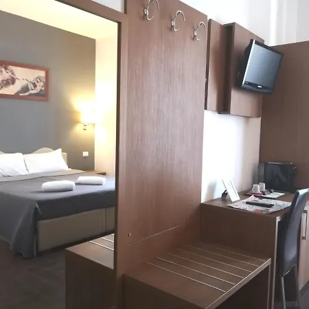 Szálloda Travellers 2*