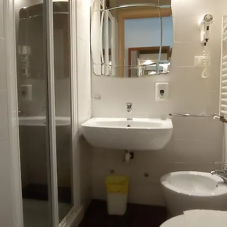 Travellers Hotel 2*