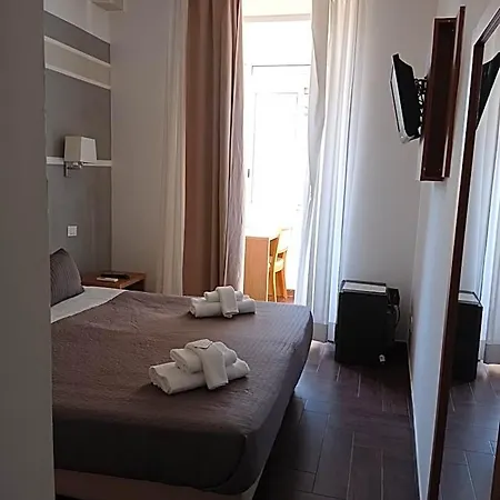 Hotel Travellers 2*