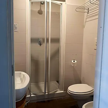 Travellers Hotel