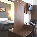 Hotel Travellers 2*