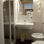 Travellers Hotel 2*